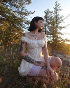 Rose&Leoni Classy Slip Shorts with White Lace